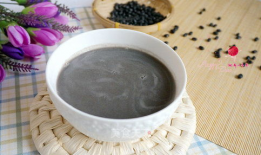 黑豆跟黑芝麻豆浆,营养双倍，健康加分
